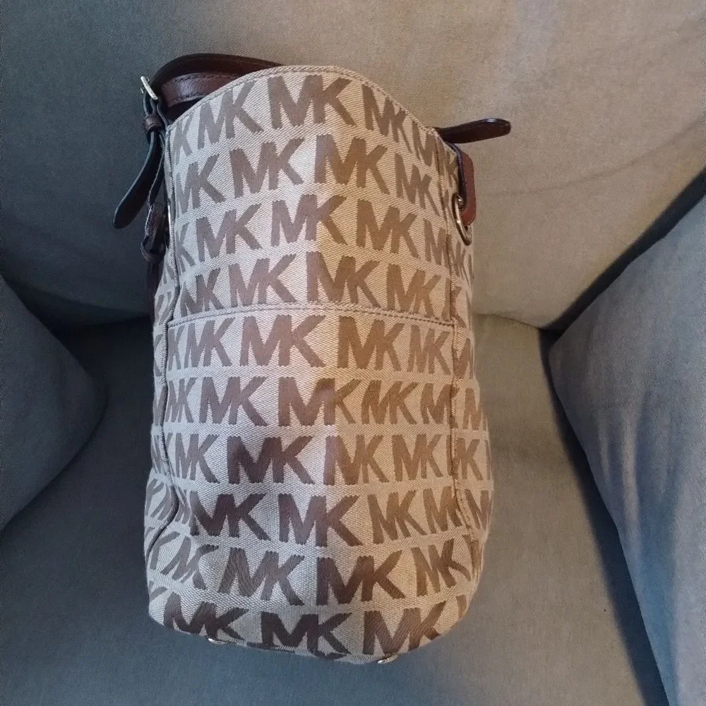 Michael Kors Jet Set Monogram Tote